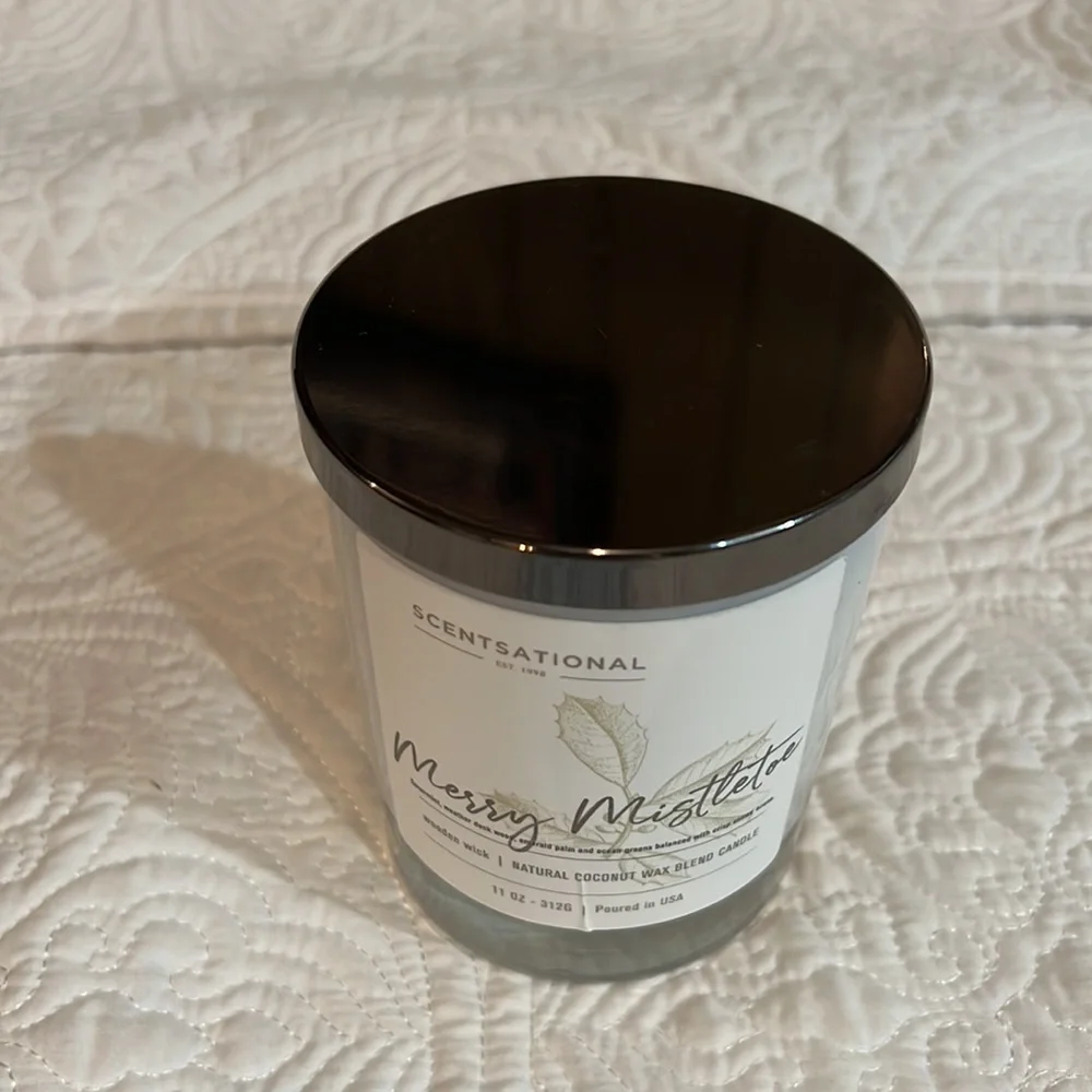 Scentsantional Merry Mistletoe Candle,‎ NWOT
